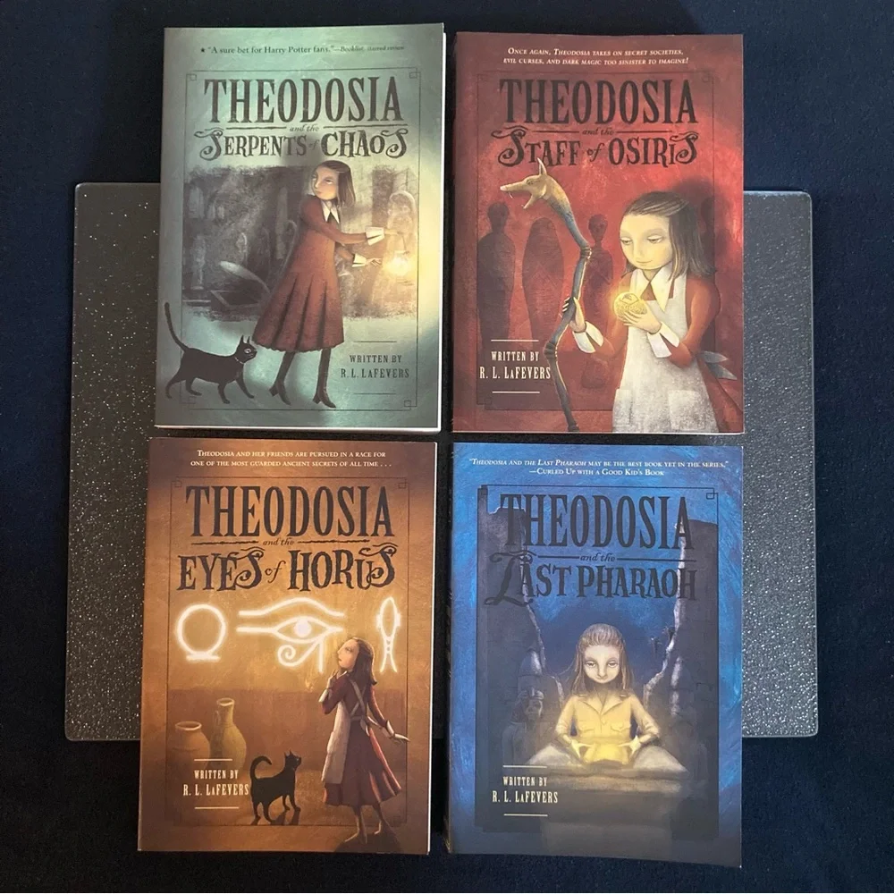 Theodosia complete novel set 🏺